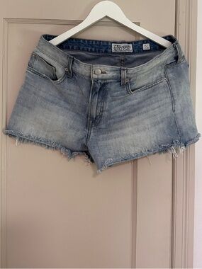 Lucky Brand Faded Blue Denim Frayed Hem Shorts